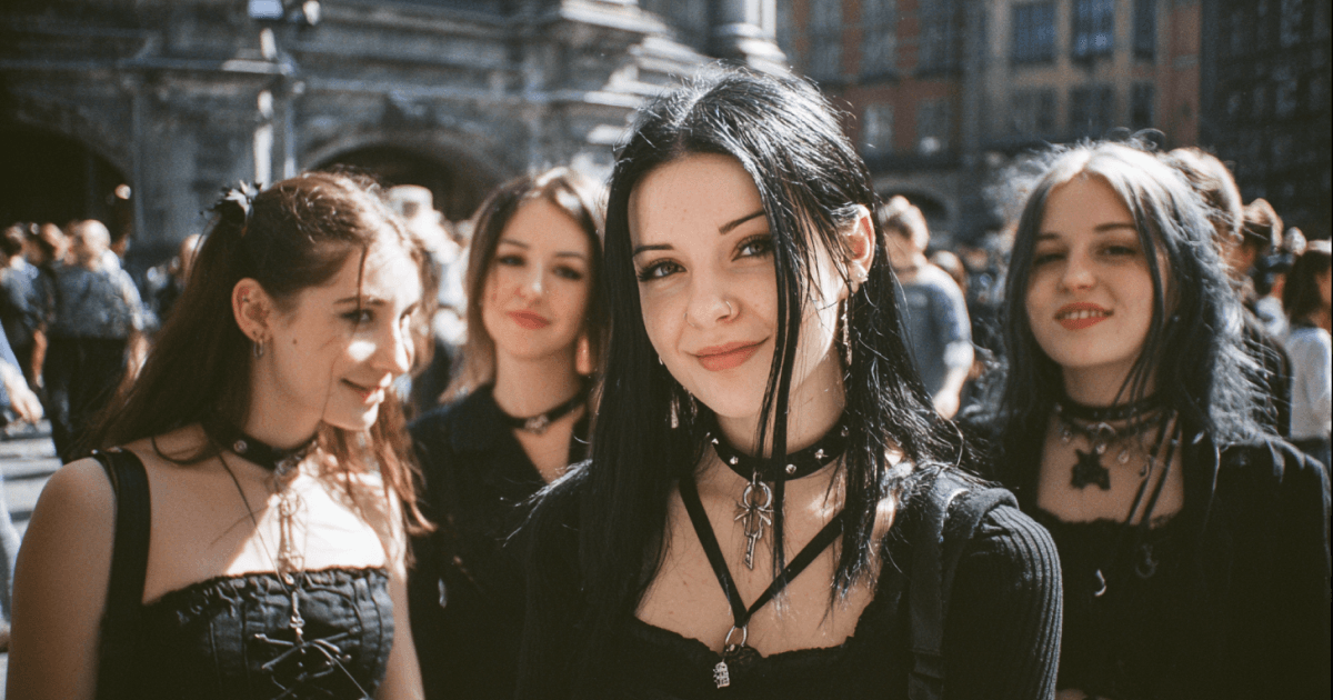 Goth Green Flags and Red Flags